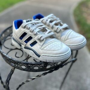 Adidas Torsion Comp White Collegiate Royal size 4 Youth